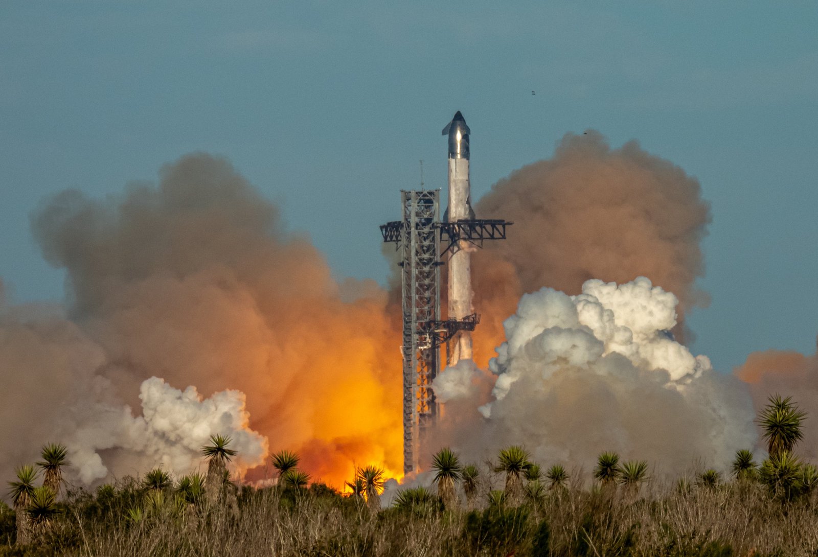 Starship Flight 7 ascending from Starbase with a large exhaust plume
