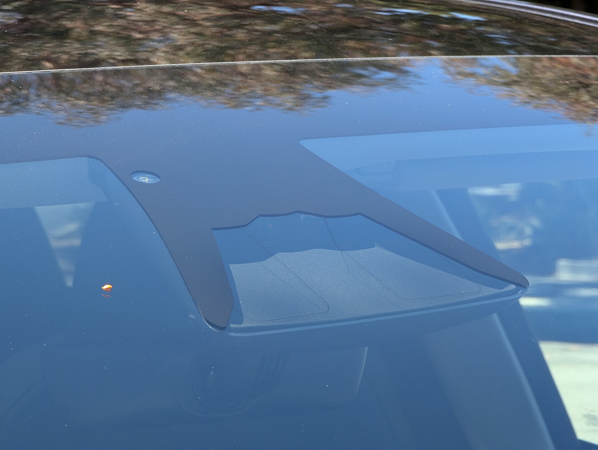 Tesla Autopilot / FSD triple camera suite behind the windshield